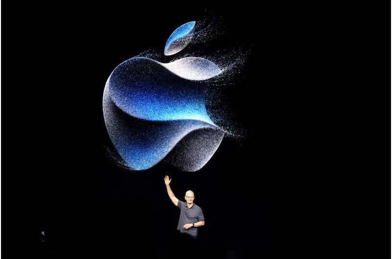 Apple ends yearlong sales slump with slight revenue rise in holiday-season period but stock slips