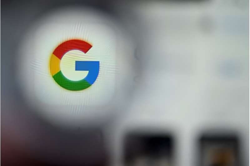 Een groep artsen probeert Google verantwoordelijk te houden voor het nalaten van venijnige beoordelingen